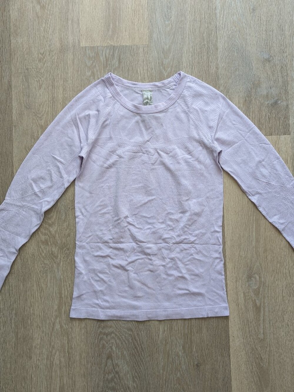 NWOT Lorna Jane long sleeve, seamless, exercise top Size S - Picture 7 of 11